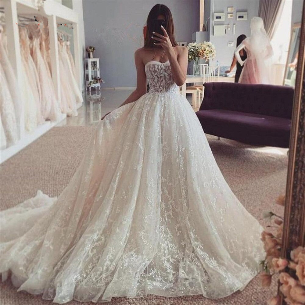 Women's Lace Appliques Wedding Dress