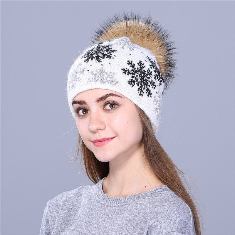 Women's Winter Knitted Hat With Pompom