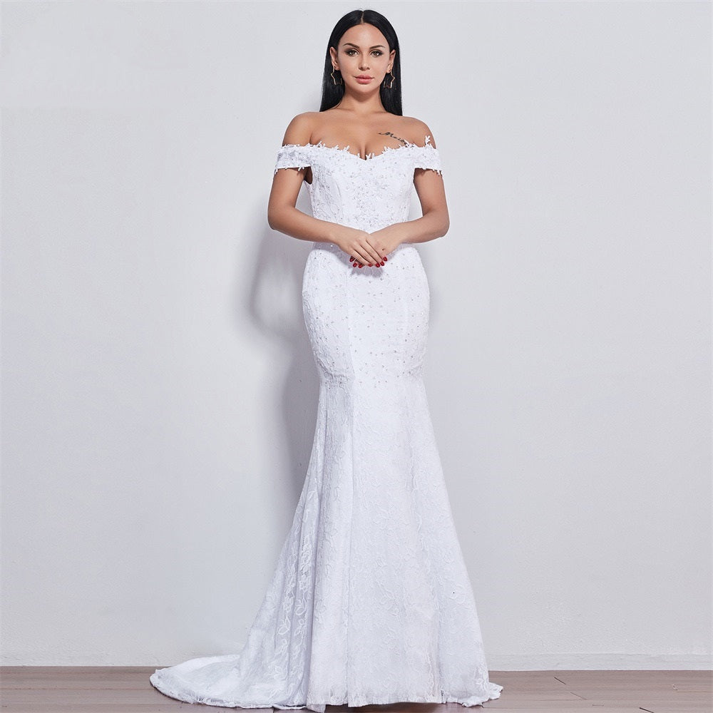 Women's Long Sleeveless Wedding Dress With Lace