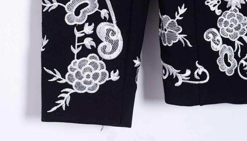 Men's Single Breasted Blazer With Embroidery