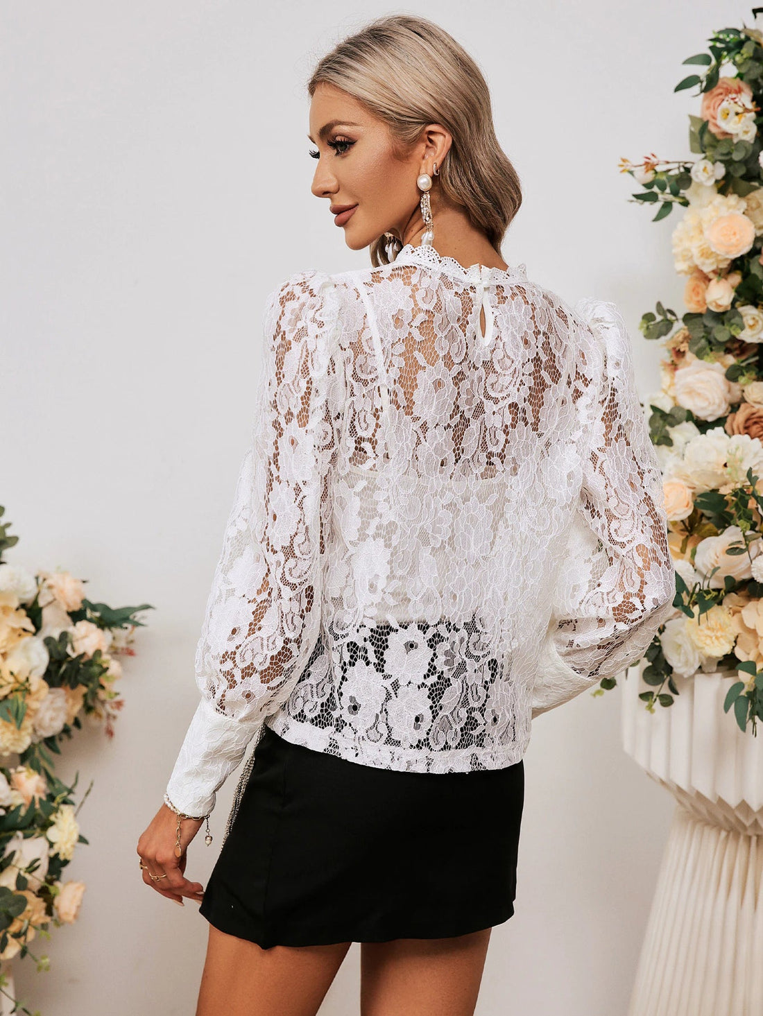 Women's Puff Sleeved Lace O-Neck Blouse