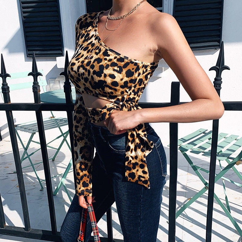 Women's One Sleeve Elastic Slim Crop Top With Leopard Print