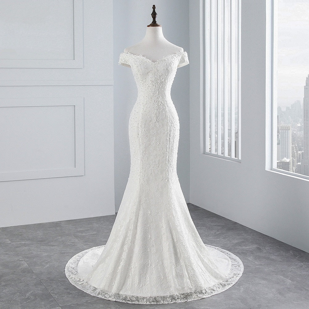 Women's Long Sleeveless Wedding Dress With Lace