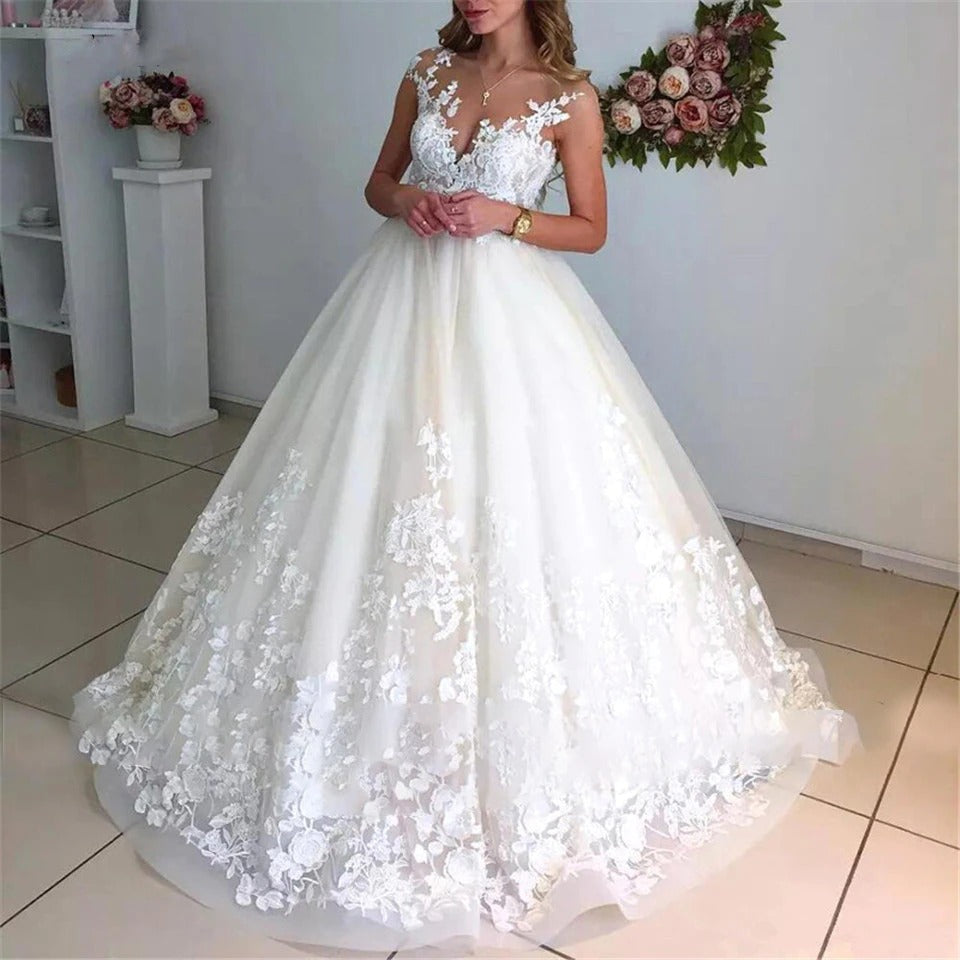 Women's Sleeveless V-Back Lace Appliques Wedding Dress