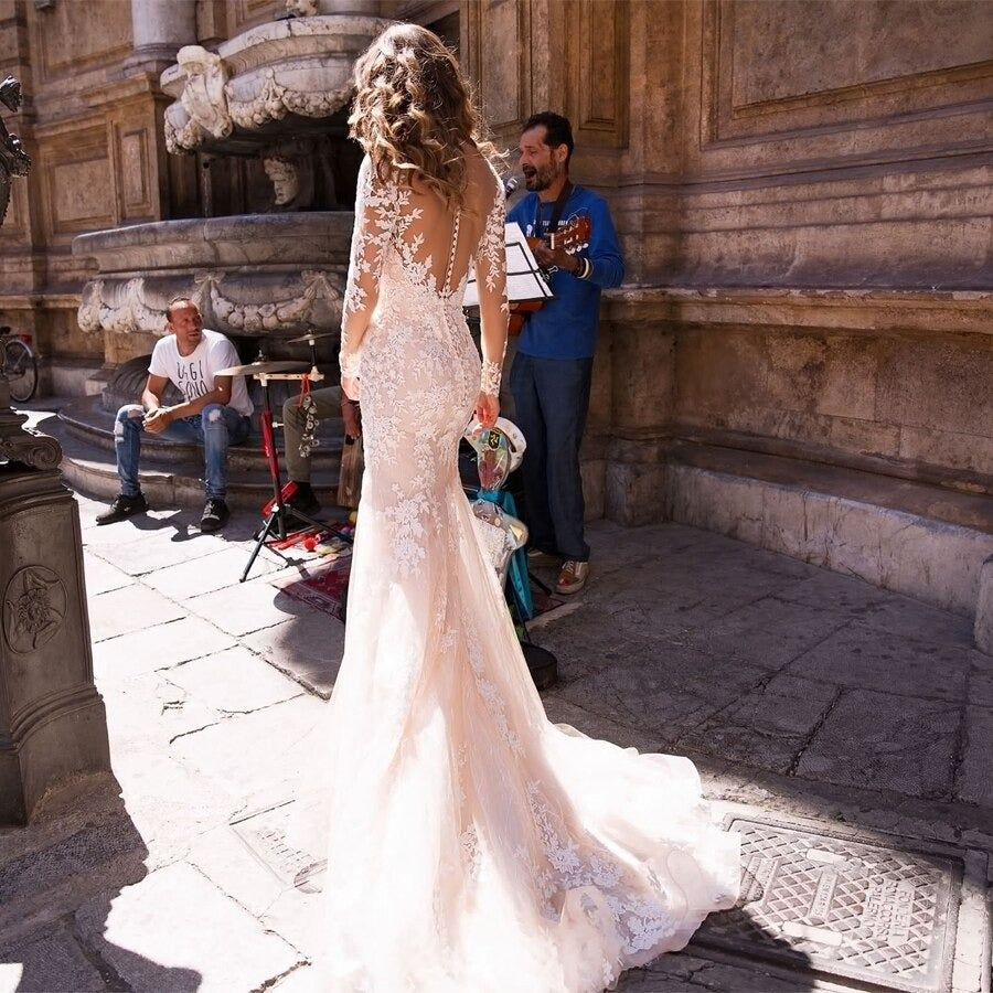 Women's Lace Long Sleeved Wedding Dress