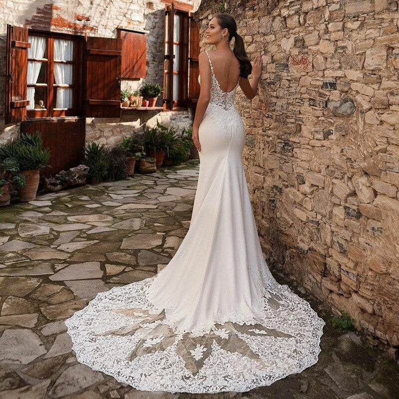 Women's V-Neck Wedding Dress With Lace Appliques